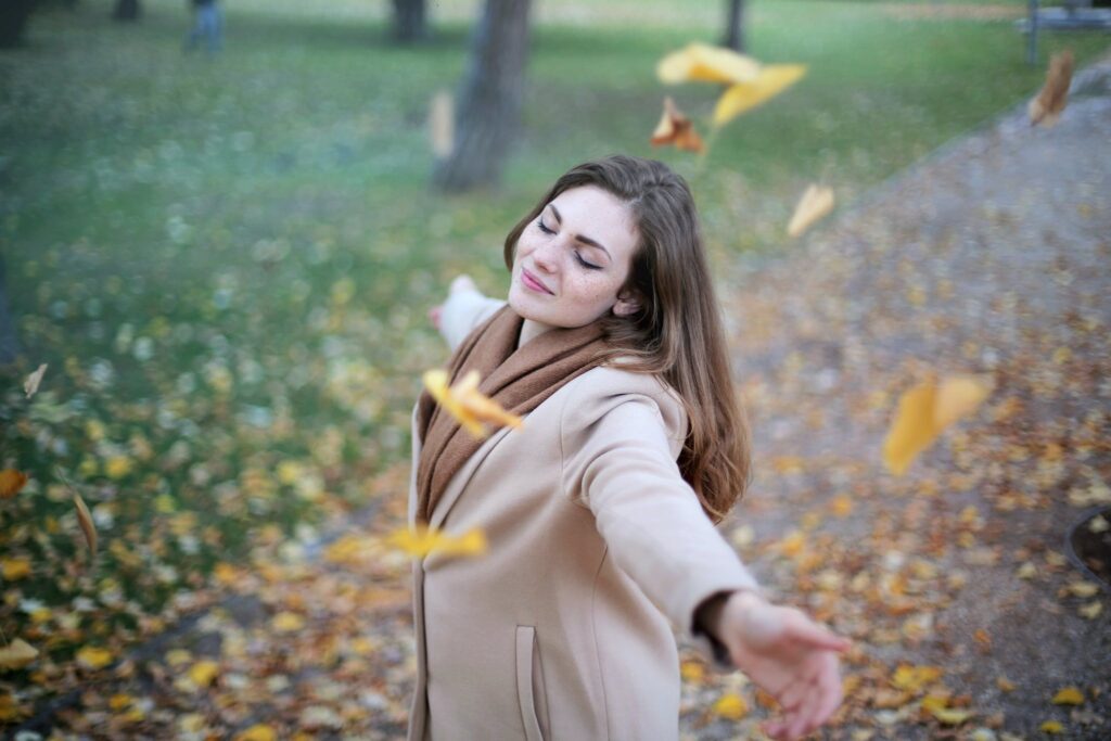 chica con energía después de descansar bien